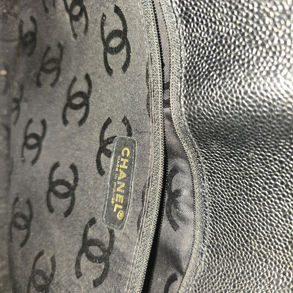 Chanel tote - Picture 10 of 15